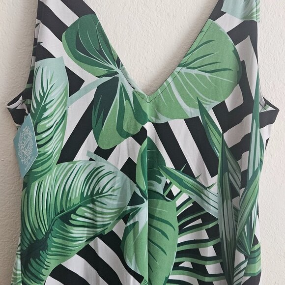 NWT Cool Sleeveless Green Top Vneck Lined Lightweight Blouse Vacay Cruise M - Picture 6 of 9